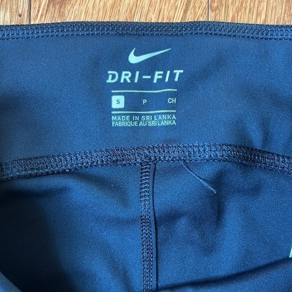 NWOT Nike Dri-Fit Power Pocket High Intensity Training Cropped Legging Black - Picture 9 of 15